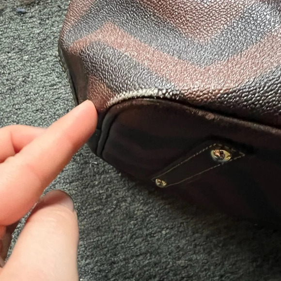 Dooney & Bourke Large Brown Tan Chevron Tote - Picture 7 of 12